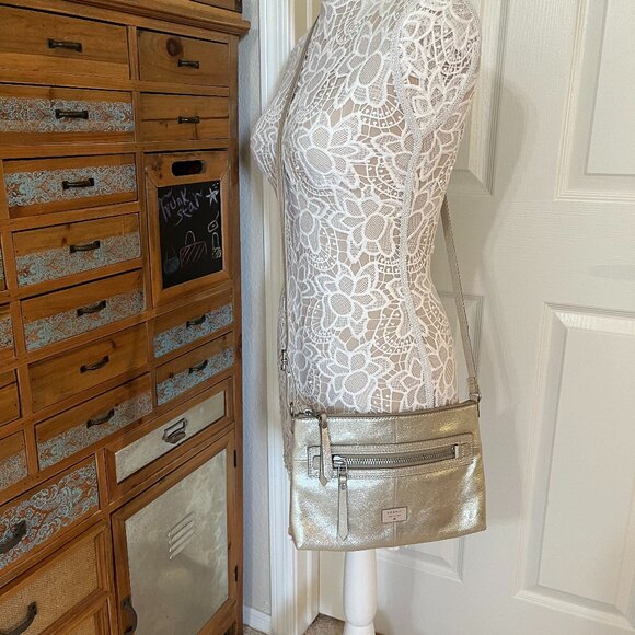 Fossil Gold Metallic Soft Zip Leather Crossbody - EUC - Picture 2 of 12